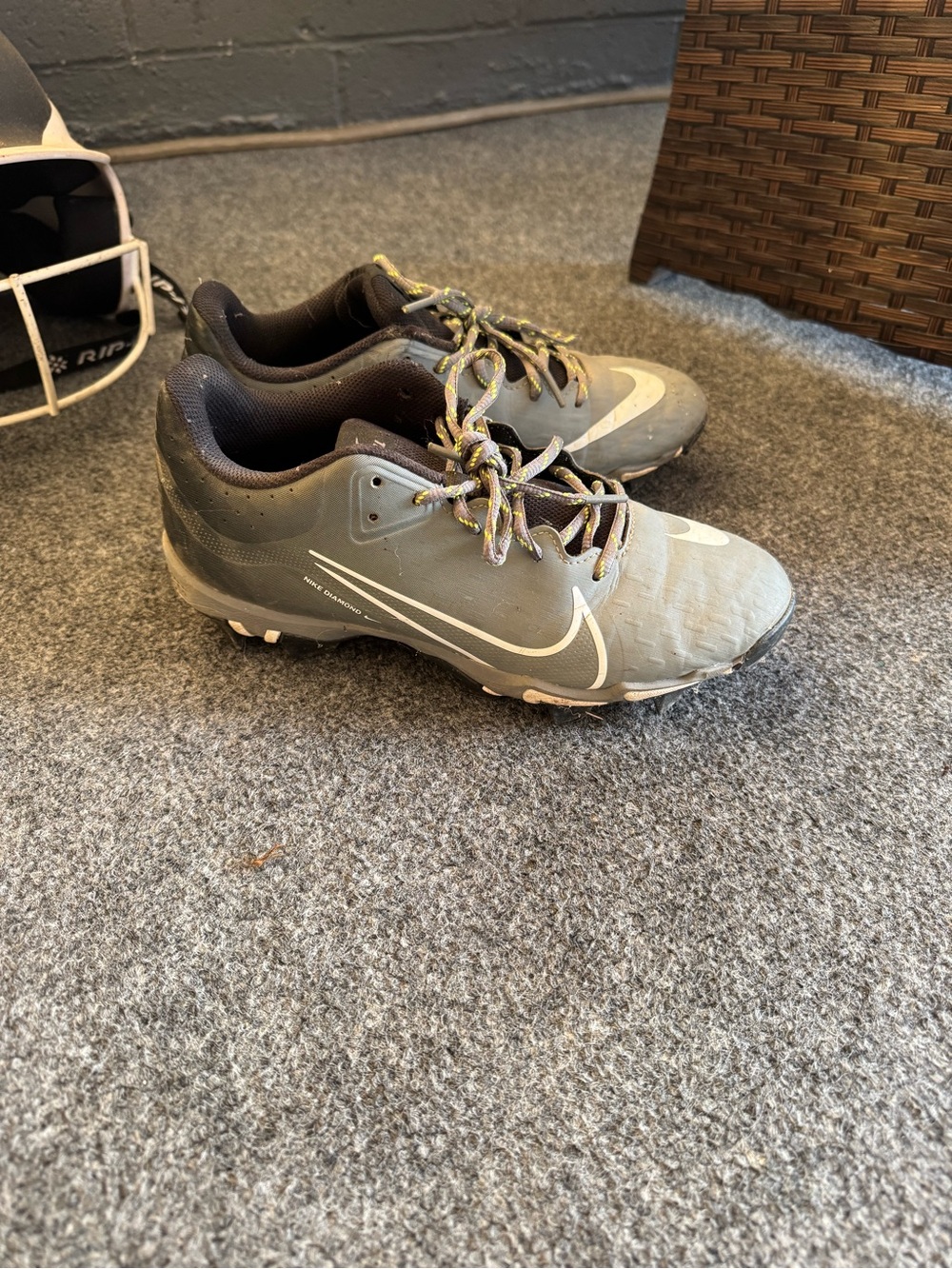 Nike Womens Gray and Black Cleats